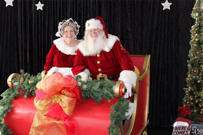 Santa Claus Holiday Christmas Sleigh Rental Photo Booth Shoot